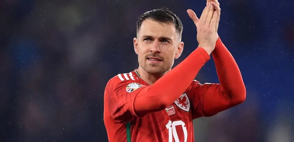 Joueur applaudissant les supporters après le match