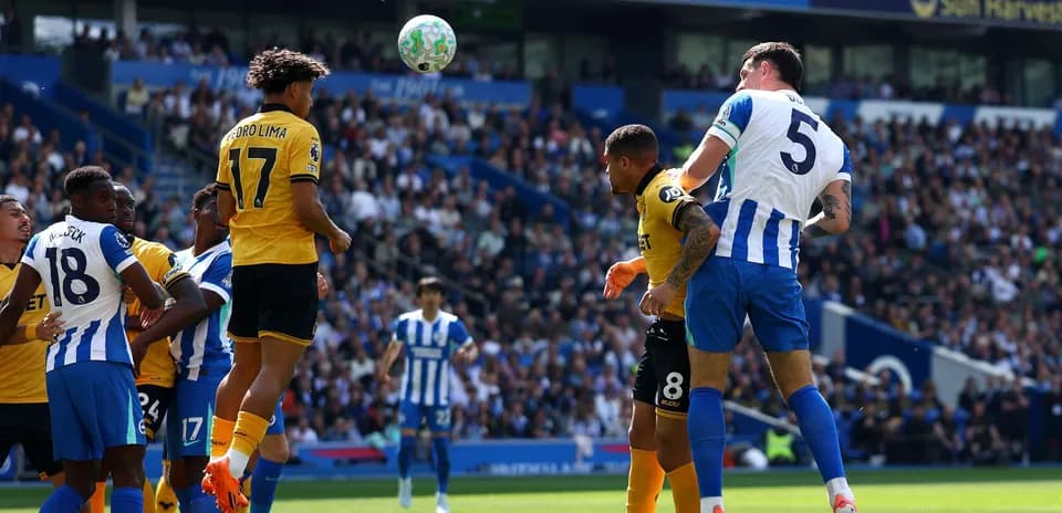 Action lors du match Brighton contre Wolves