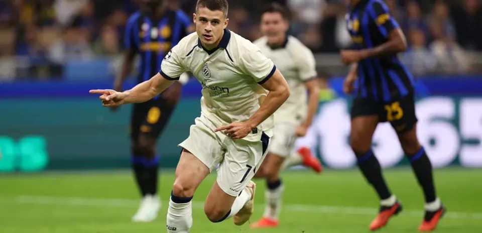 Joueur d'Inter célébrant un but contre Bruges