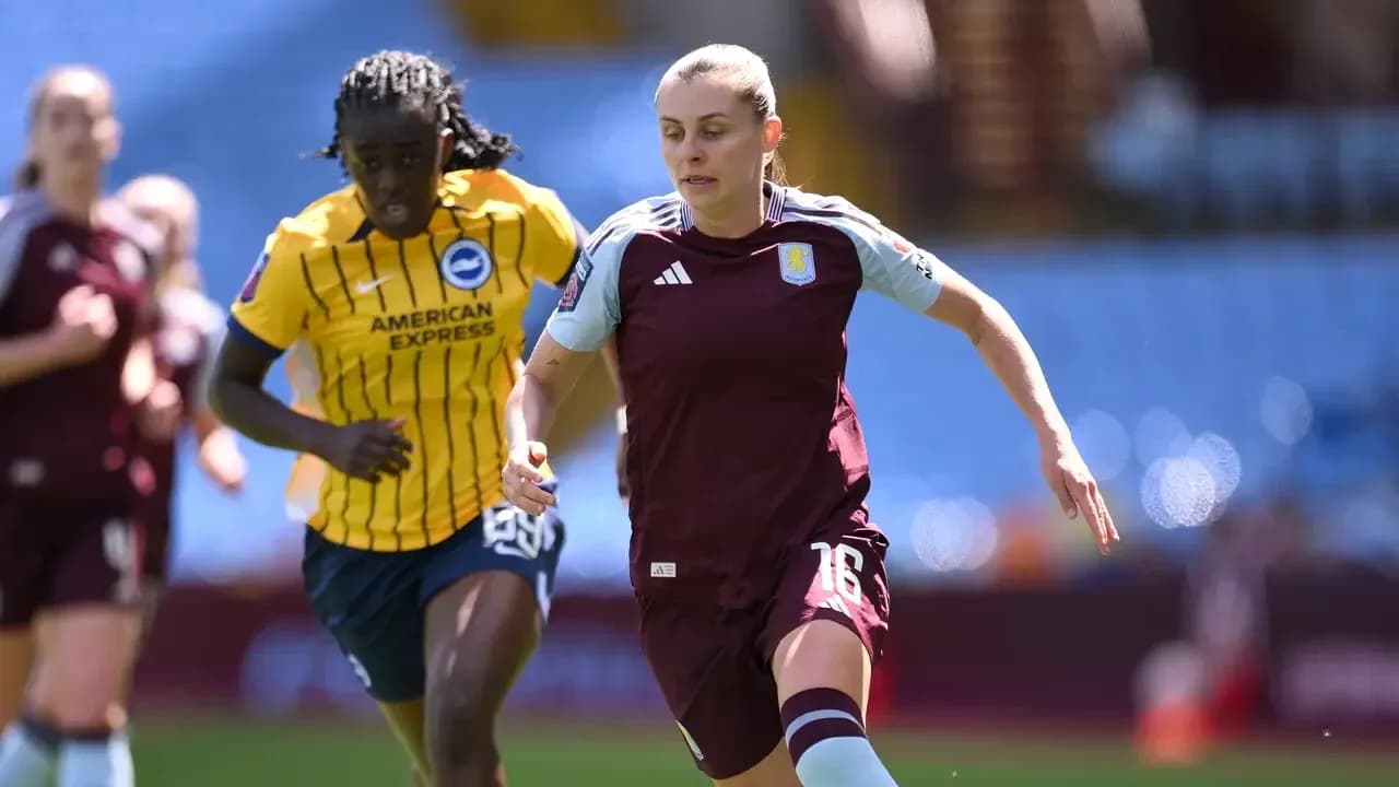 Joueuse d'Aston Villa en action pendant le match