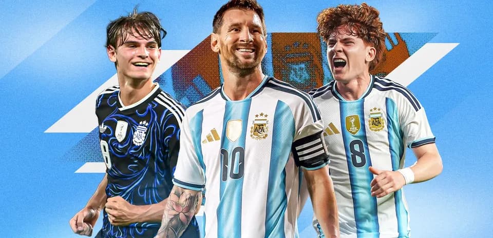 Trois joueurs argentins en maillots de football
