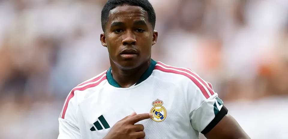 Joueur de football portant le maillot du Real Madrid