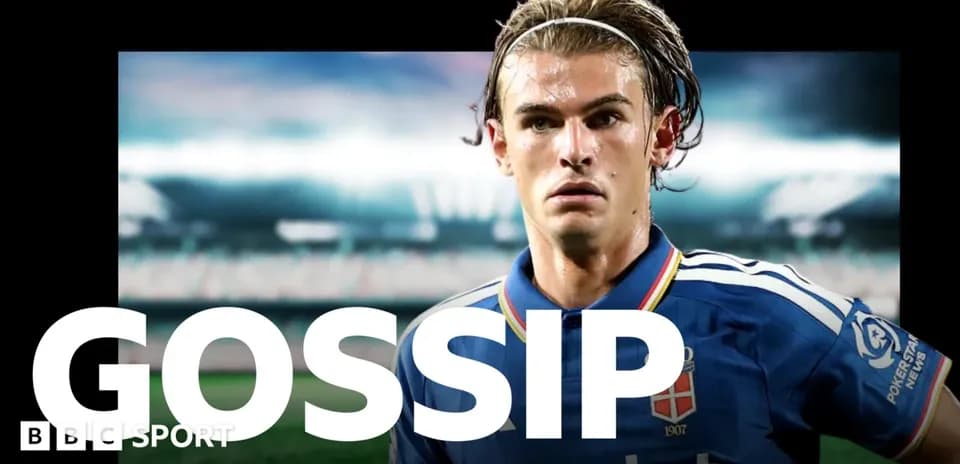 Joueur en maillot bleu avec le mot 'GOSSIP'