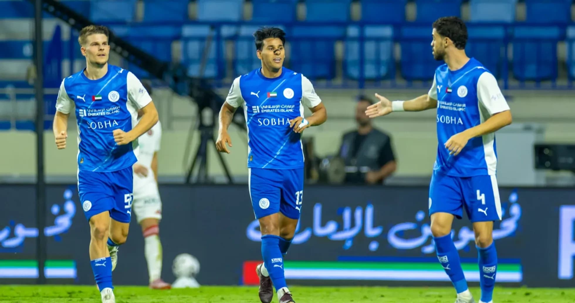 Joueurs de Shabab Al-Ahli célébrant un but