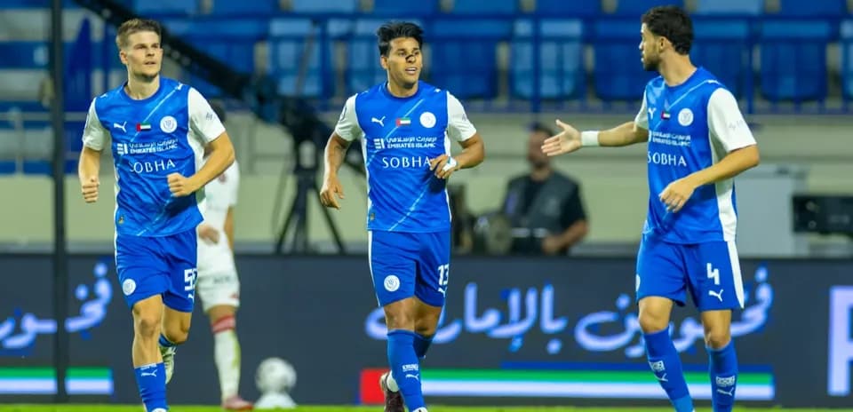 Joueurs de Shabab Al-Ahli célébrant un but