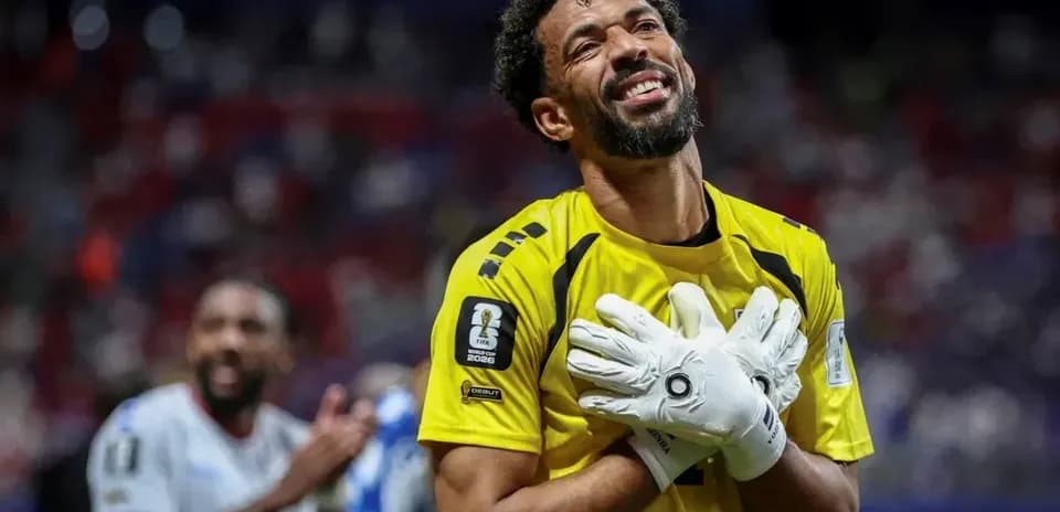 Gardien de but souriant après un match