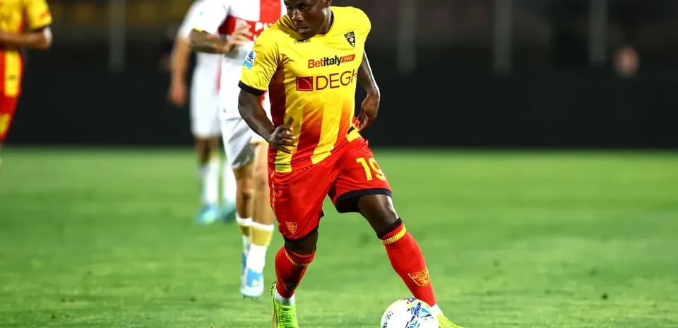 Joueur de Lecce en action pendant un match