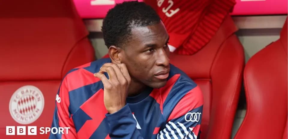 Joueur assis sur le banc de touche pendant un match