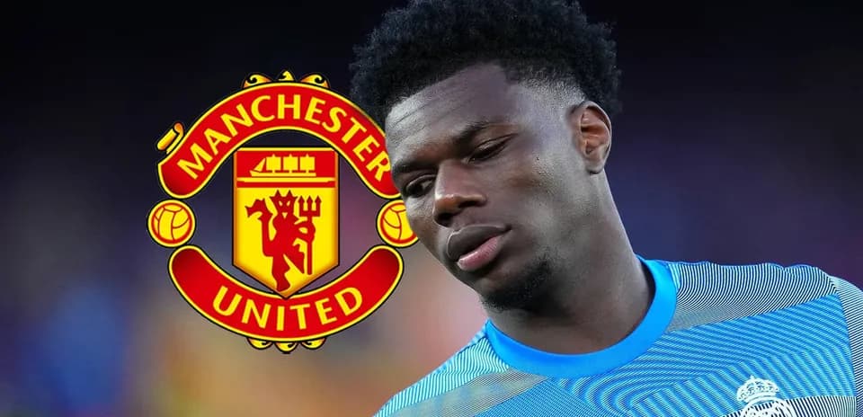 Joueur en tenue de gardien avec logo de Manchester United