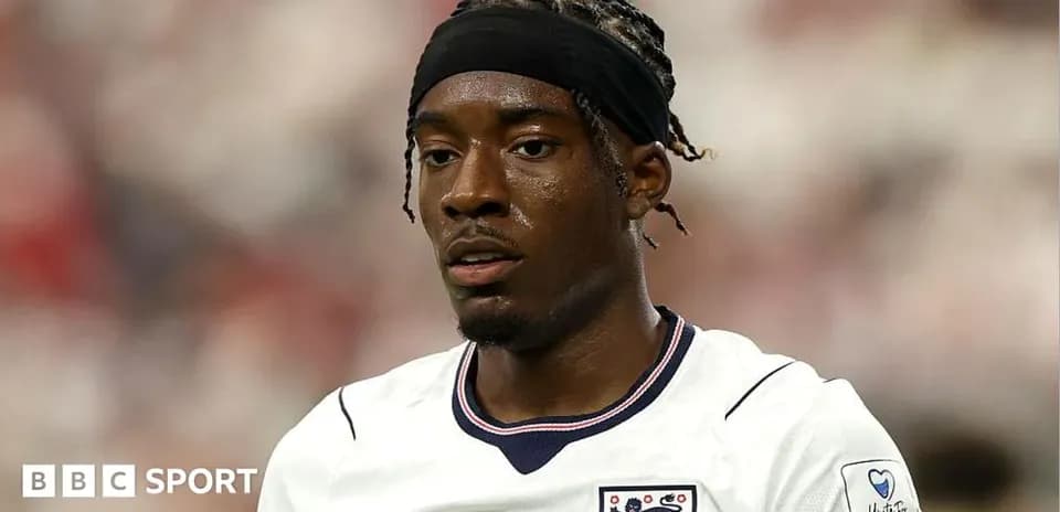 Joueur de l'Angleterre sur le terrain de football