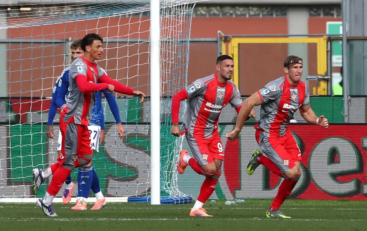 Joueurs de Cremonese célébrant un but