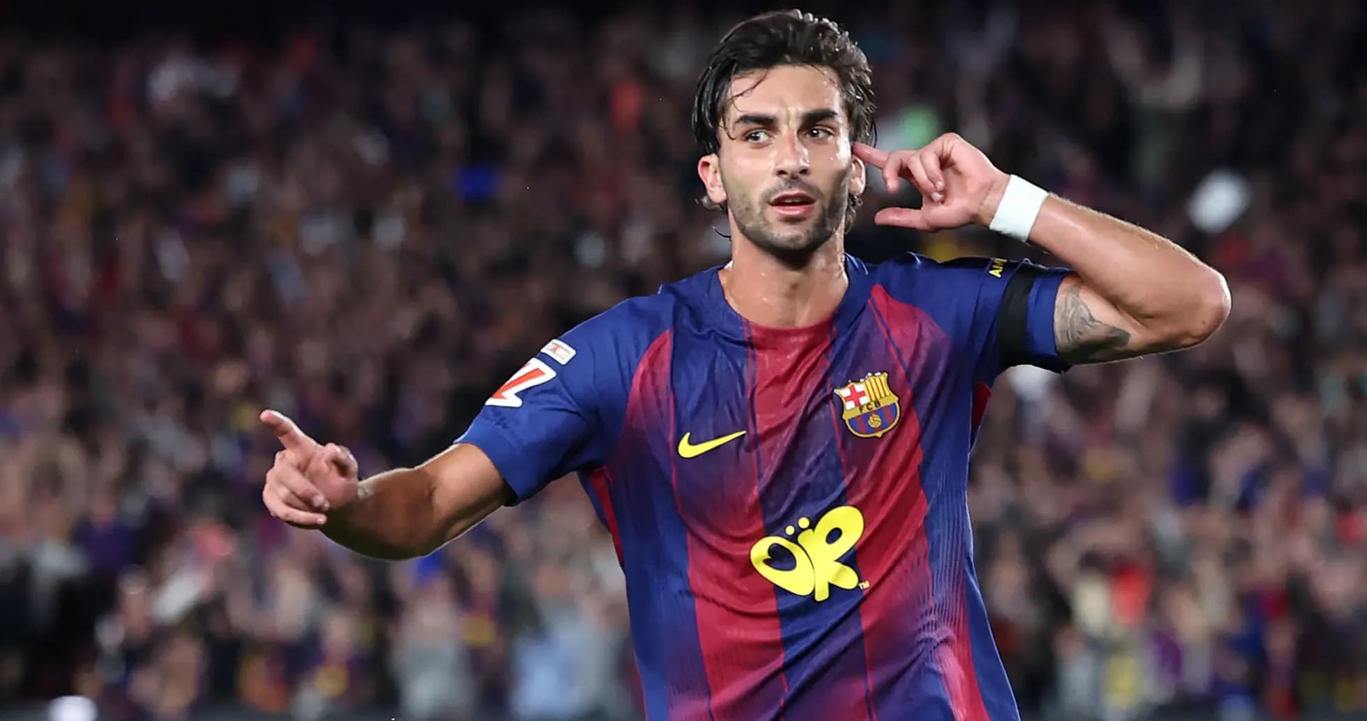 Joueur célébrant un but au stade de Barcelone