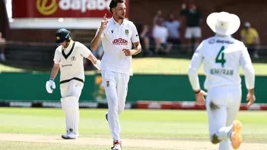 Joueur sud-africain célébrant un wicket au cricket