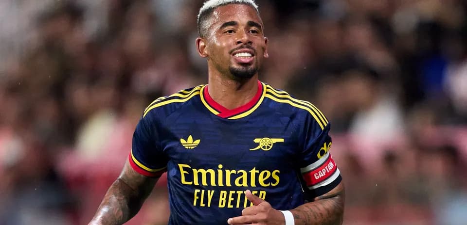 Joueur d'Arsenal en maillot lors d'un match