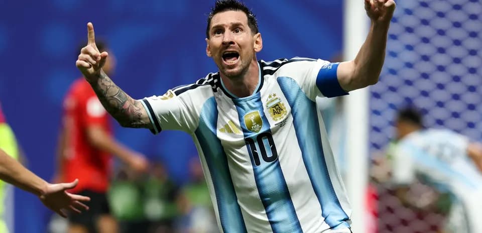 Lionel Messi célèbre un but pour l'Argentine