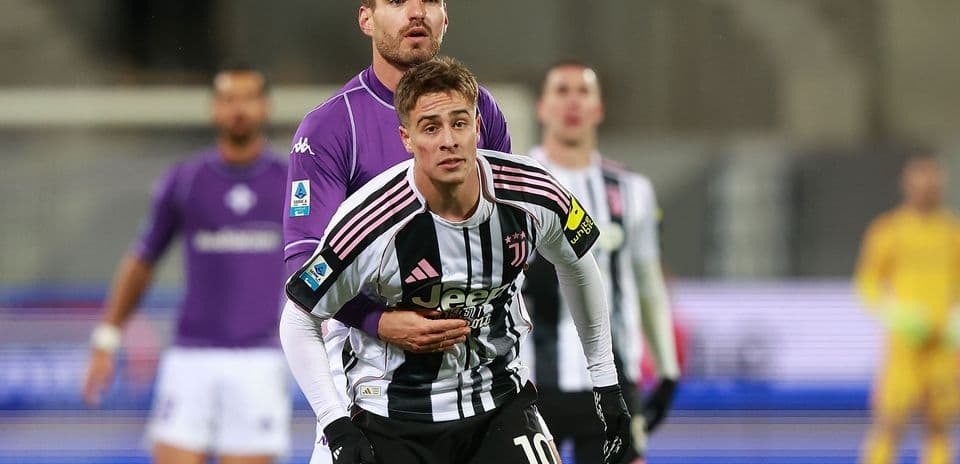 Joueur de la Juventus face à un joueur de la Fiorentina