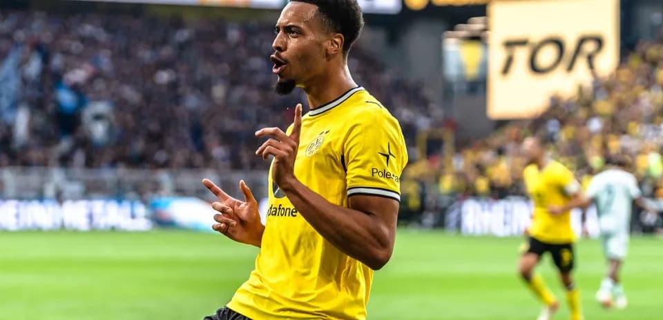 Joueur célébrant un but avec l'équipe de Dortmund
