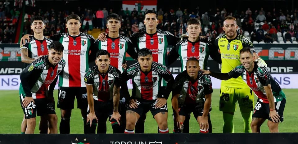 Équipe de Palestino avant le match