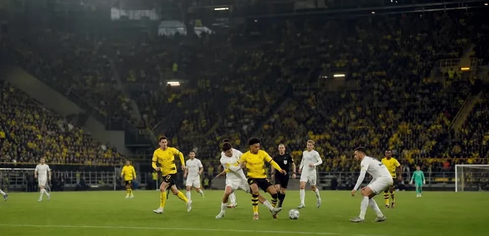 Joueurs de Dortmund en action pendant un match