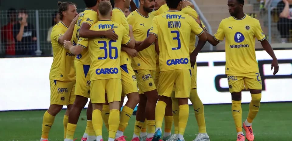 Joueurs de Maccabi Tel Aviv célébrant un but