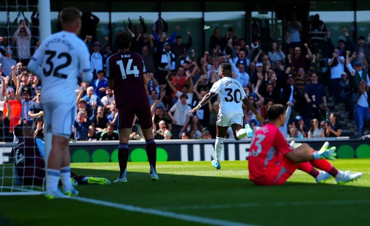 Joueur célébrant un but lors de Fulham vs Aston Villa