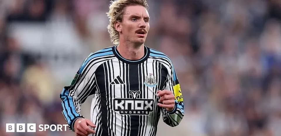 Joueur de Newcastle en action sur le terrain
