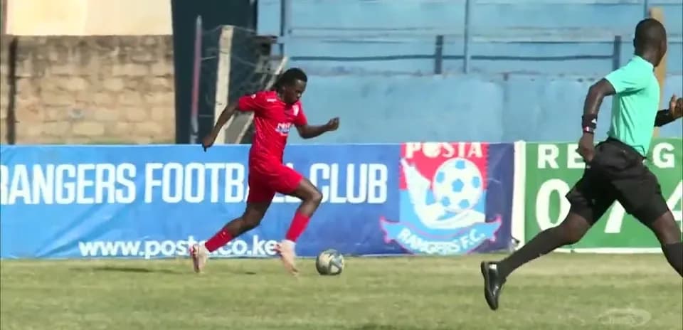 Un joueur de Posta Rangers FC en action