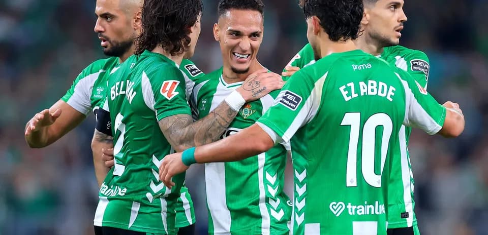 Joueurs de Real Betis célébrant un but