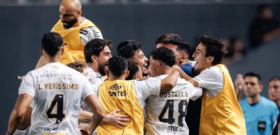 Joueurs de Santos célébrant un but