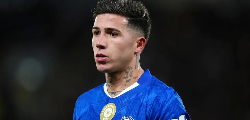 Joueur de Chelsea en uniforme bleu sur le terrain