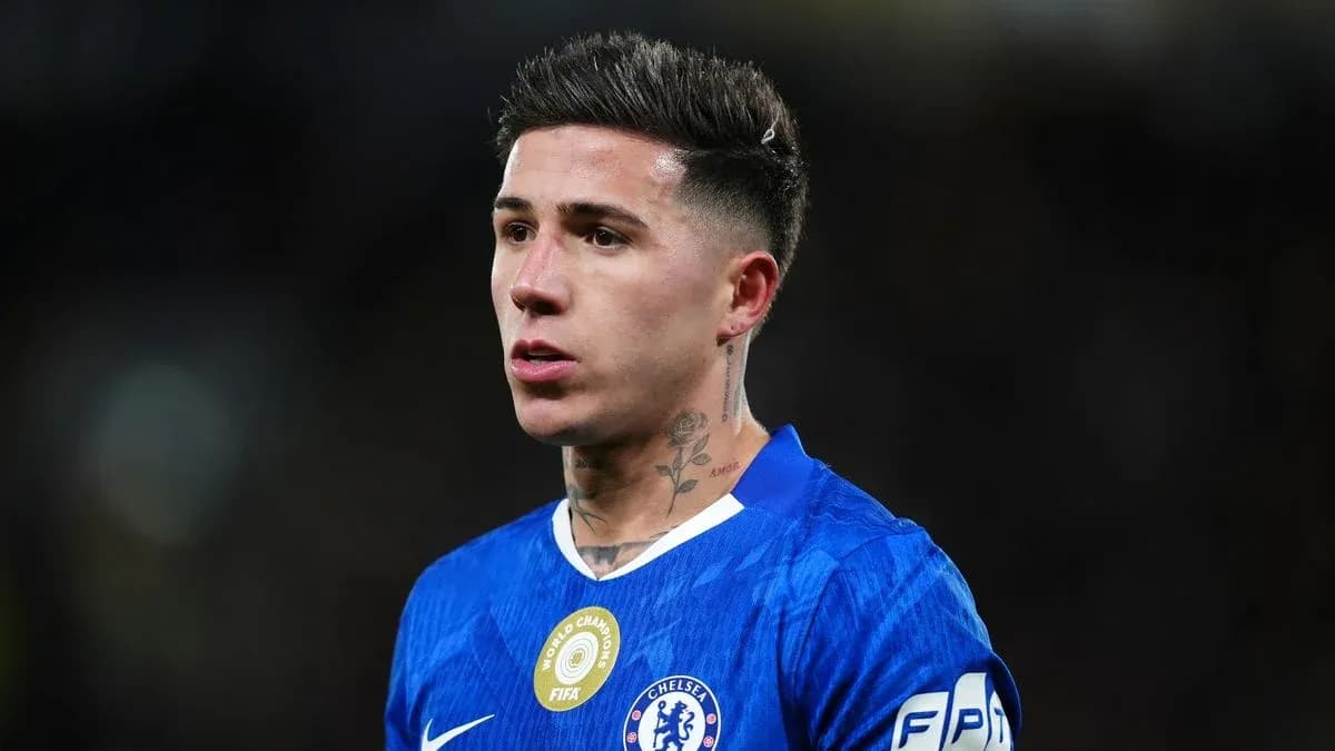 Joueur de Chelsea en uniforme bleu sur le terrain