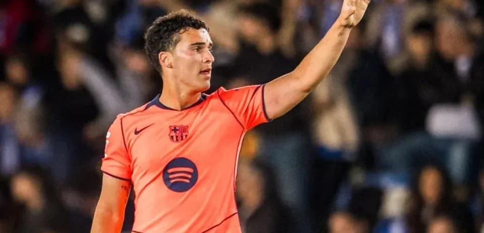 Joueur de Barcelone saluant les supporters pendant le match