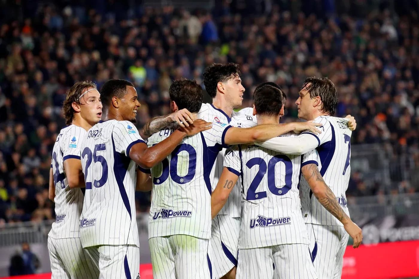 Joueurs de Venezia célébrant un but