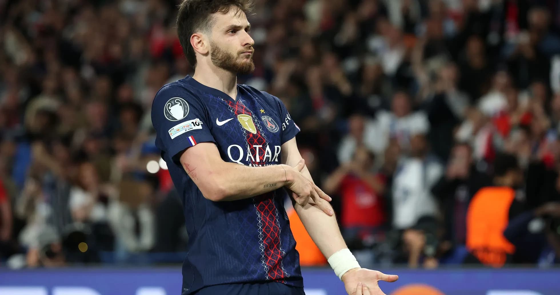 Joueur du PSG célébrant un moment lors du match