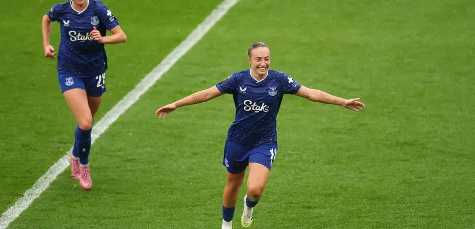Joueuse d'Everton célébrant un but