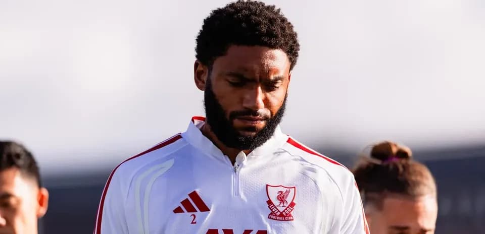 Joueur de Liverpool FC en tenue d'entraînement