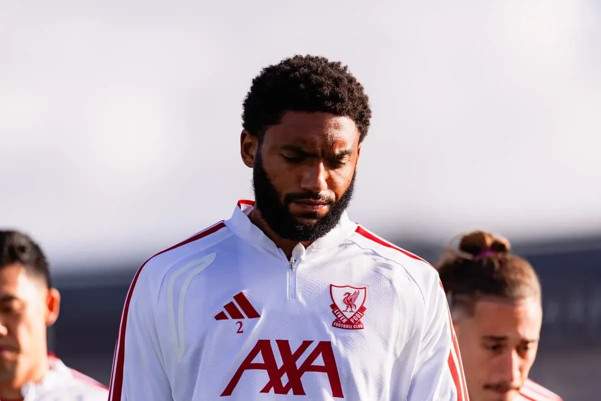 Joueur de Liverpool FC en tenue d'entraînement
