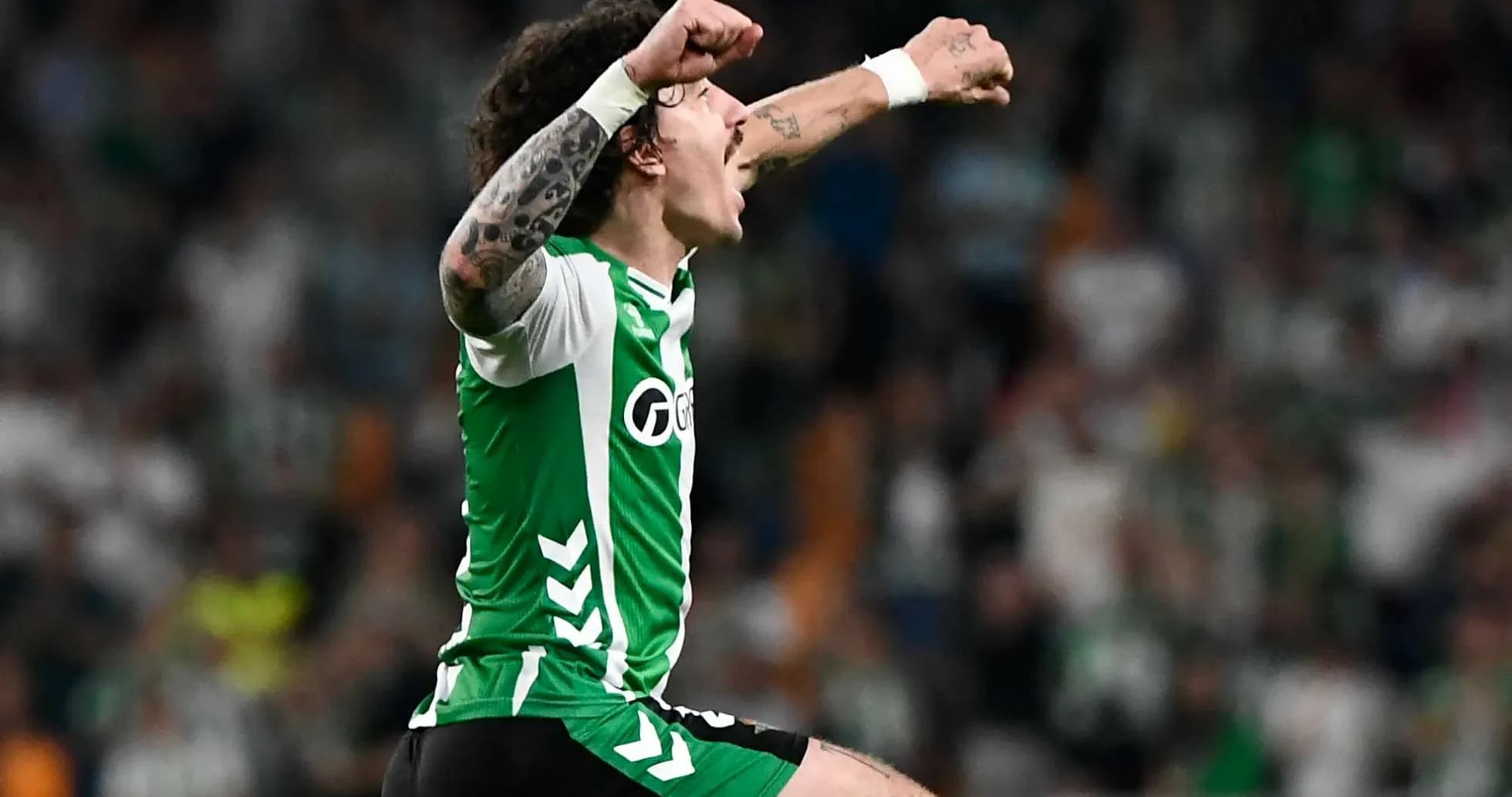 Joueur célébrant un but pour le Real Betis
