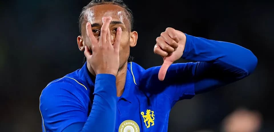 Joueur de Chelsea montrant un geste de célébration