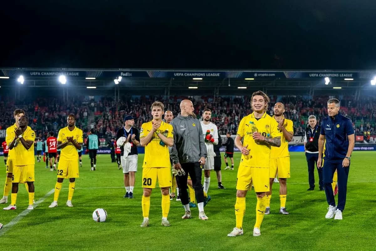 Joueurs de Bodo/Glimt applaudissant après le match