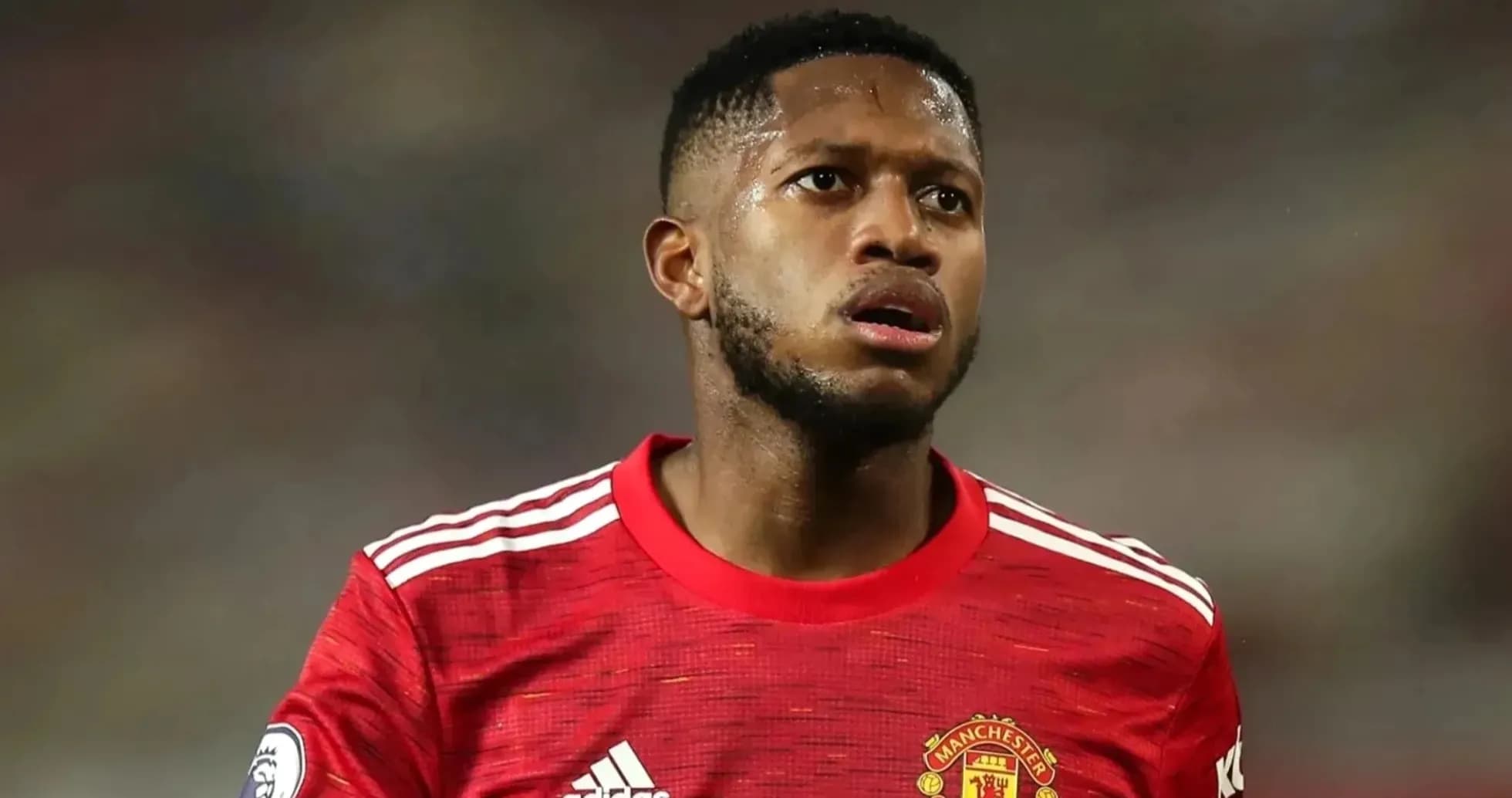 Joueur de Manchester United en maillot rouge