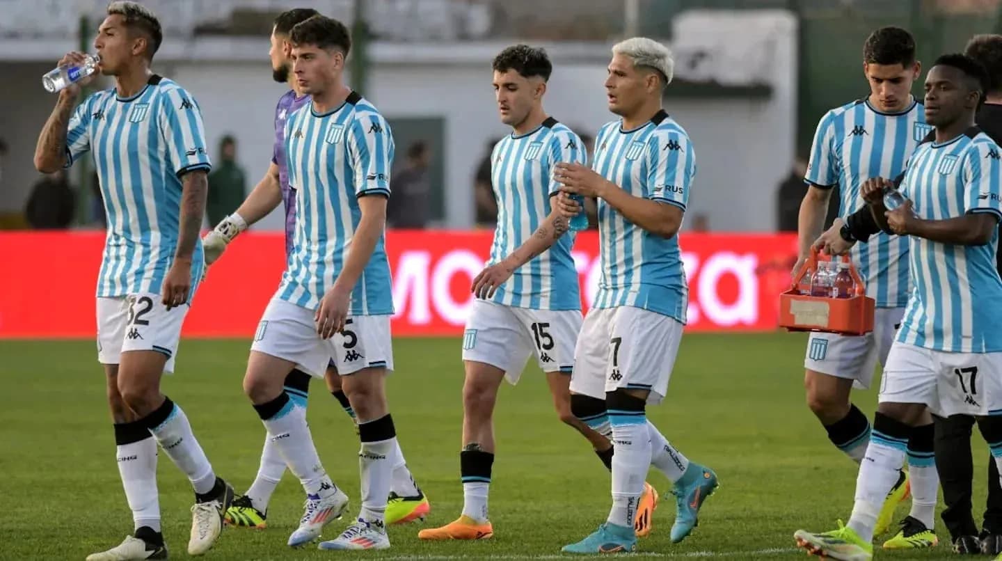 Joueurs de Racing Club sur le terrain