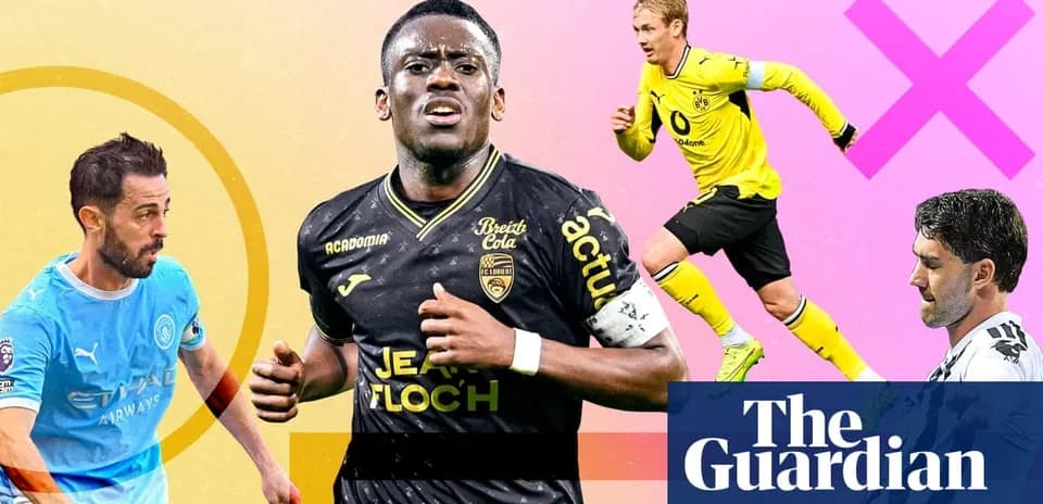 Quatre joueurs de football sur fond coloré