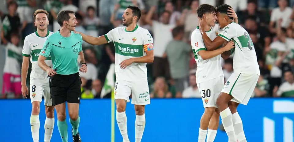 Joueurs d'Elche célébrant un but