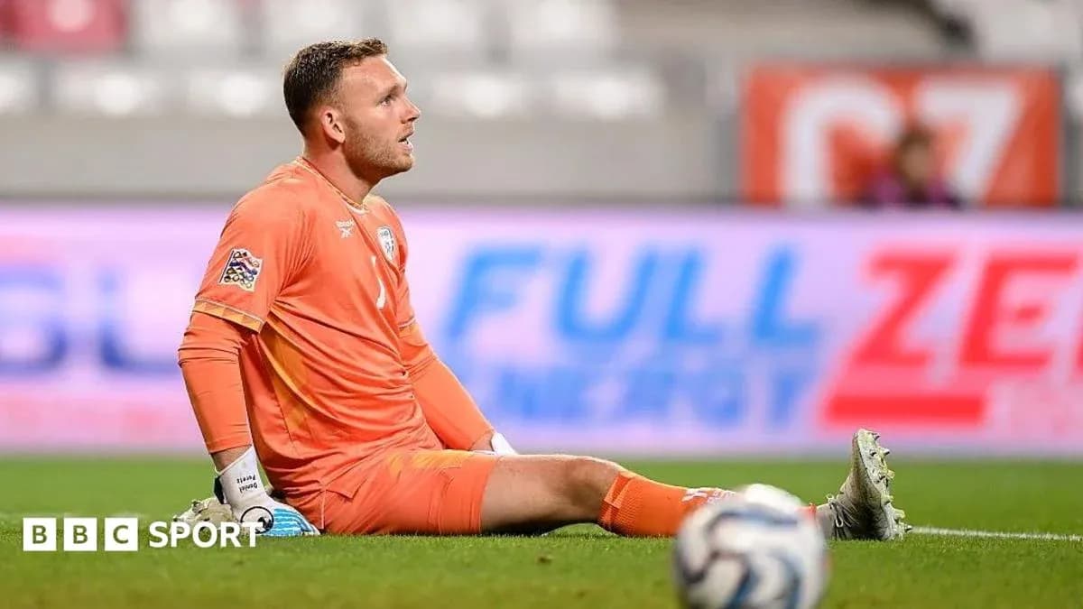 Gardien assis sur le terrain après une action