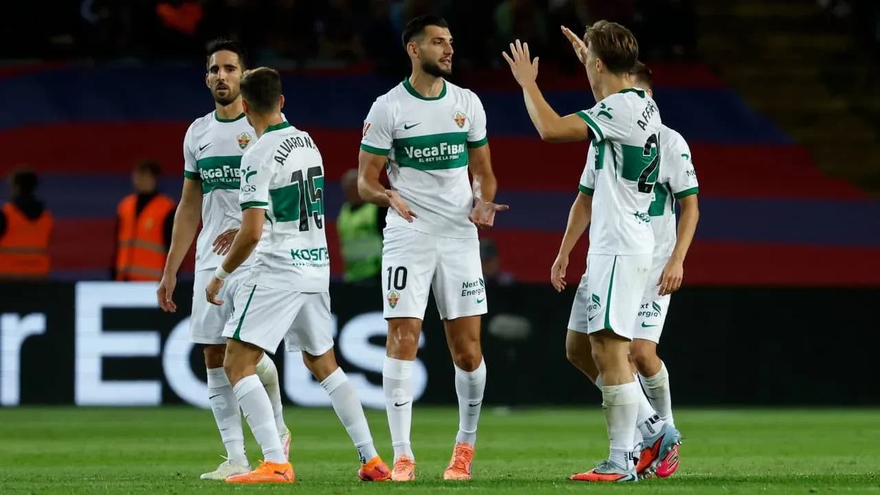 Joueurs d'Elche célébrant un but