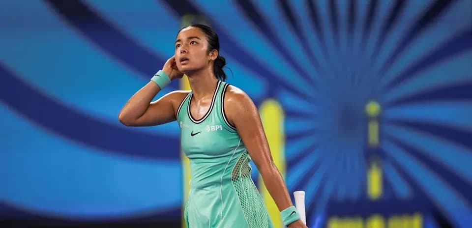 Joueuse de tennis en action sur le court