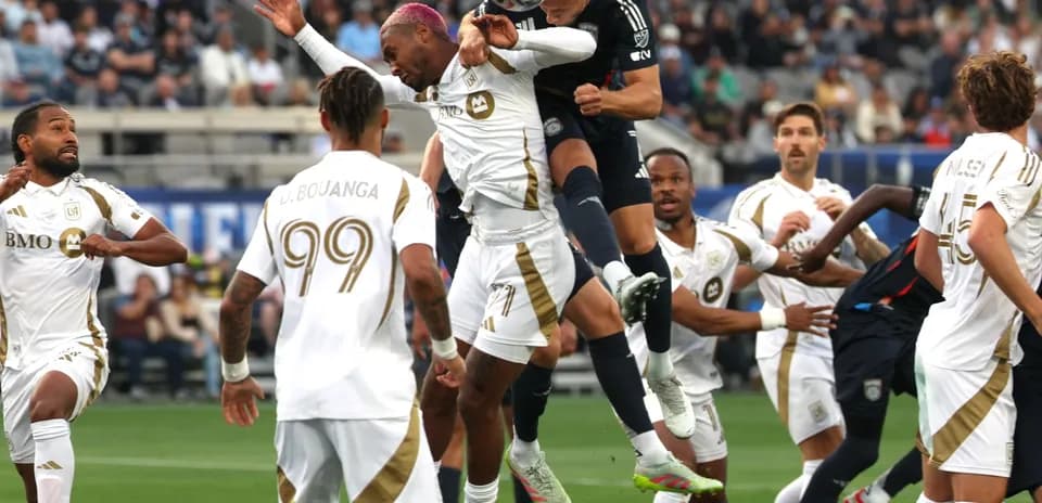 Joueurs de Los Angeles FC en action pendant le match