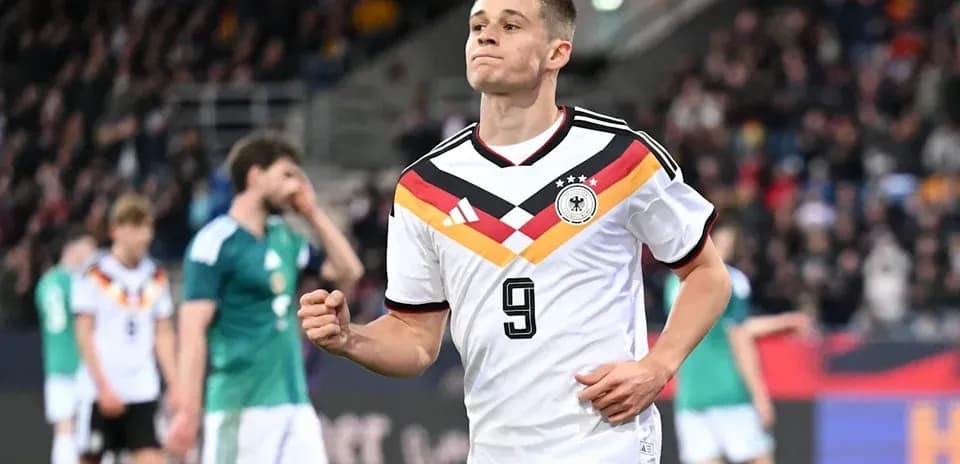 Joueur allemand célébrant un but lors du match