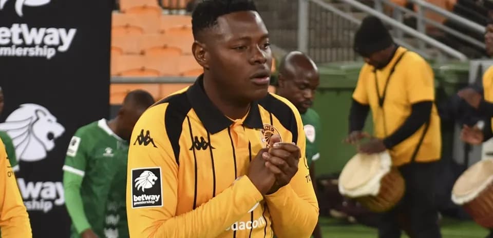 Joueur de Kaizer Chiefs entrant sur le terrain